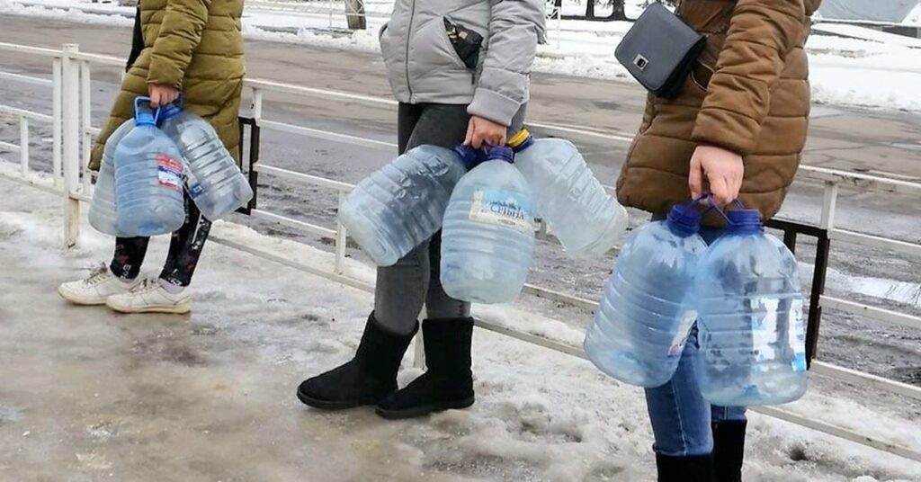У пунктах розливу питної води, вимагайте результати дослідження її якості – фахівці Вода