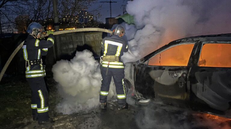 У Броварах горів легковик