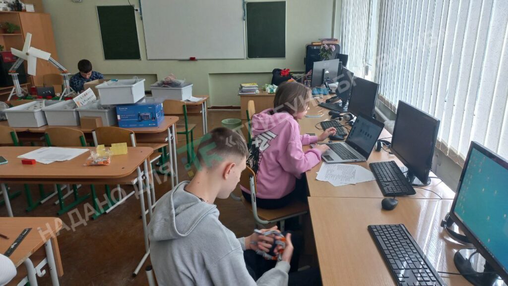 Учні Броварського ліцею №7 винайшли як локально перетворити енергію вітру на електроенергію, щоб освітлювати вулиці Хакатон