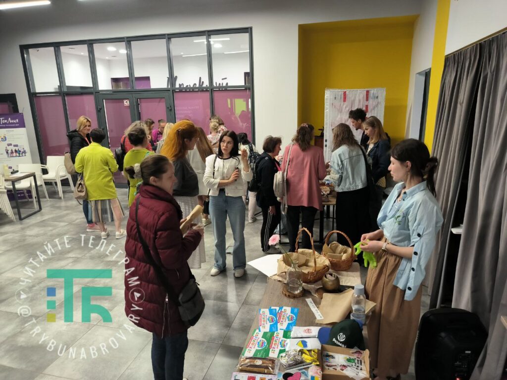 Крафтові сири та хлібчики, послуги зі знижкою, іграшки ручної роботи: у ТепЛиці відбувся «Благодійний ярмарок жіночих бізнесів» Ярмарка ювіхаб