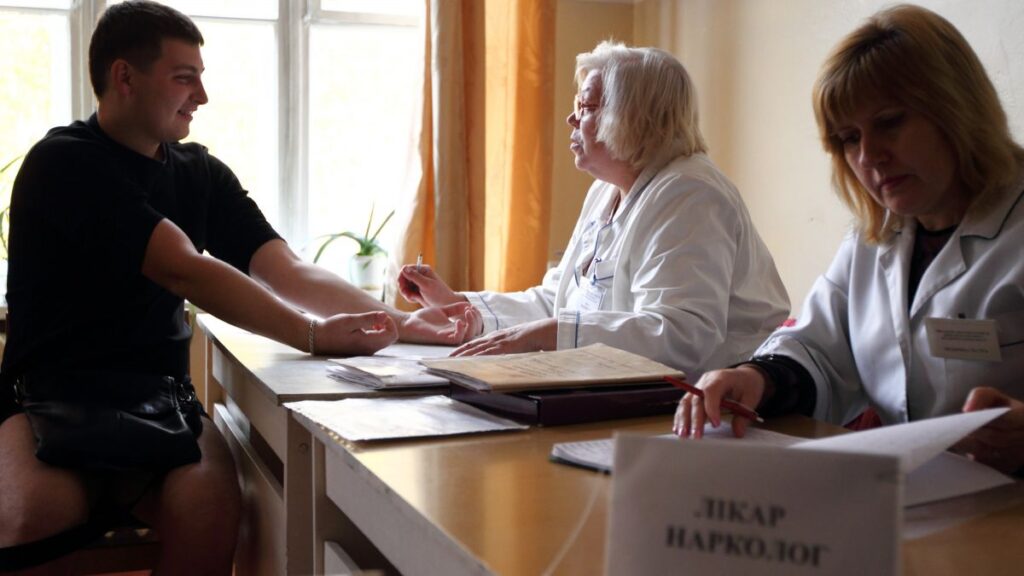 ВЛК у Броварах працюватиме довше – черги будуть меншими: депутати виділили кошти на премії лікарям ВЛК