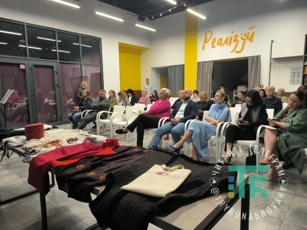 Борщ, петриківський розпис і козацькі пісні: у Броварах відбувся обласний семінар із нематеріальної культурної спадщини Семвнар Теплиця НКС