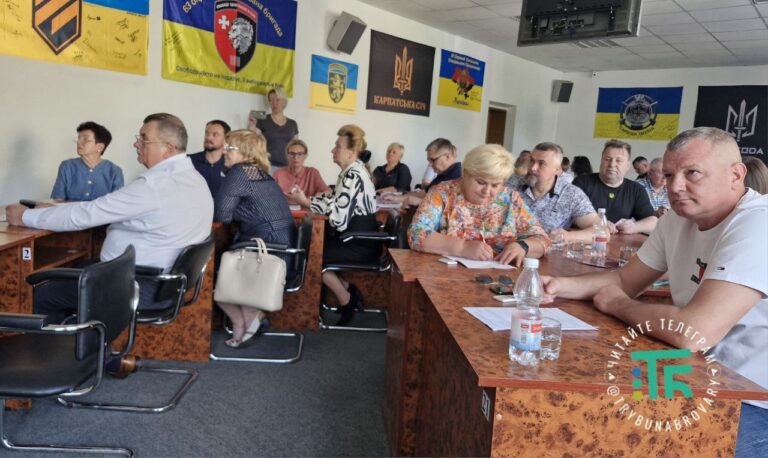 депутати на сесії