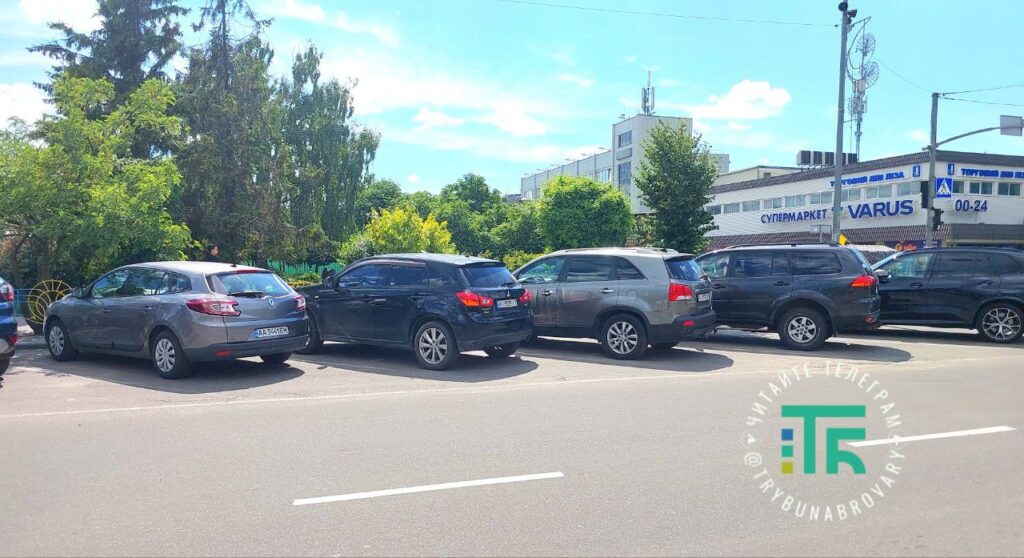 Платних офіційних паркомісць у Броварах побільшає. Де, скільки та яка плата