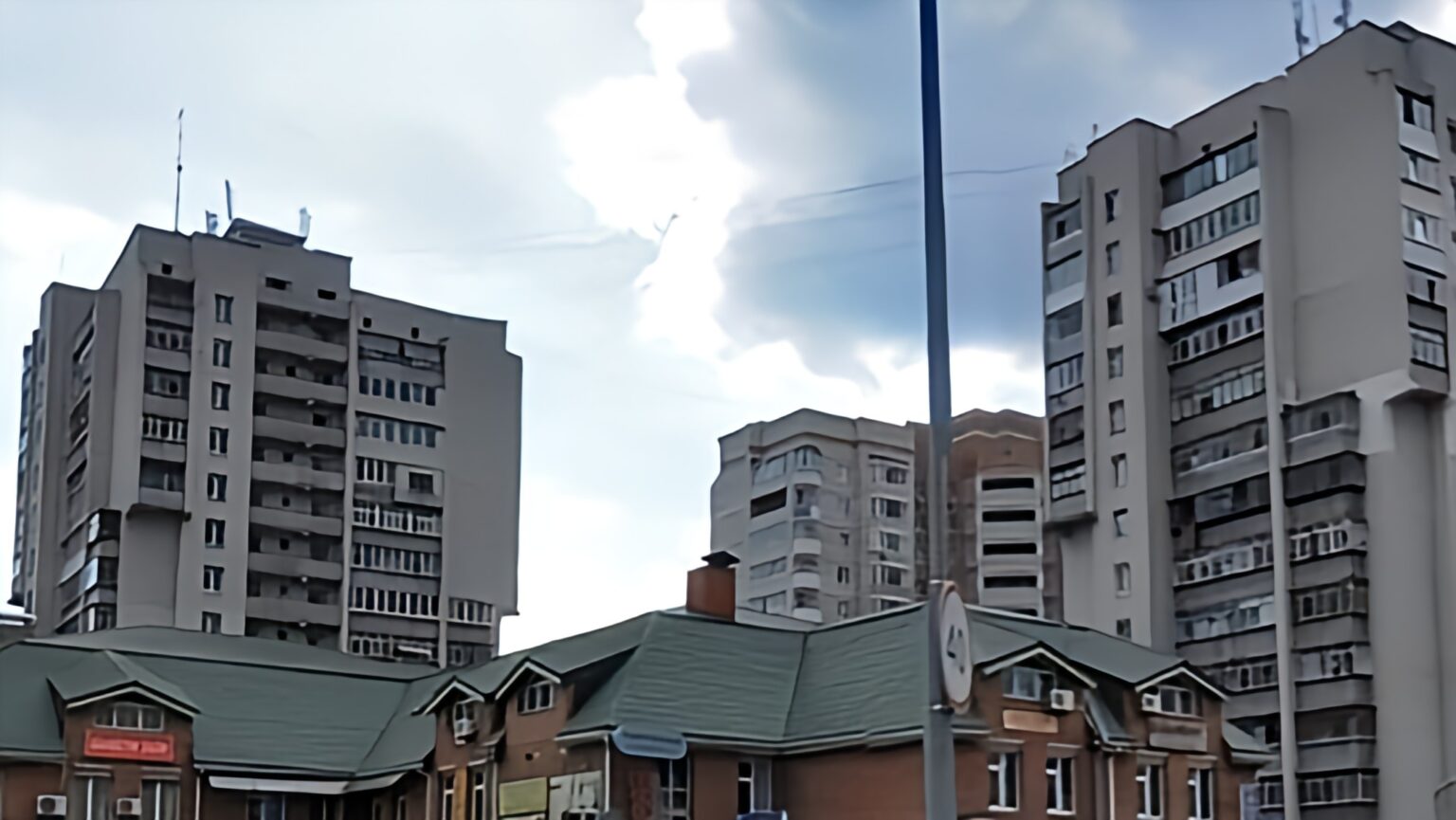 Трагедія в Броварах: чоловік вистрибнув із вікна 14-го поверху