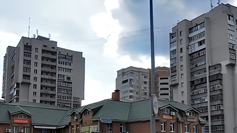 Трагедія в Броварах: чоловік вистрибнув із вікна 14-го поверху