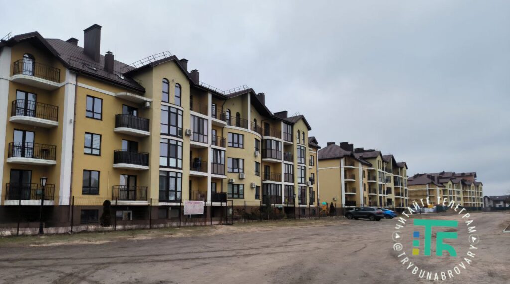 Гранд-парк на вул. Фельдмана, 1