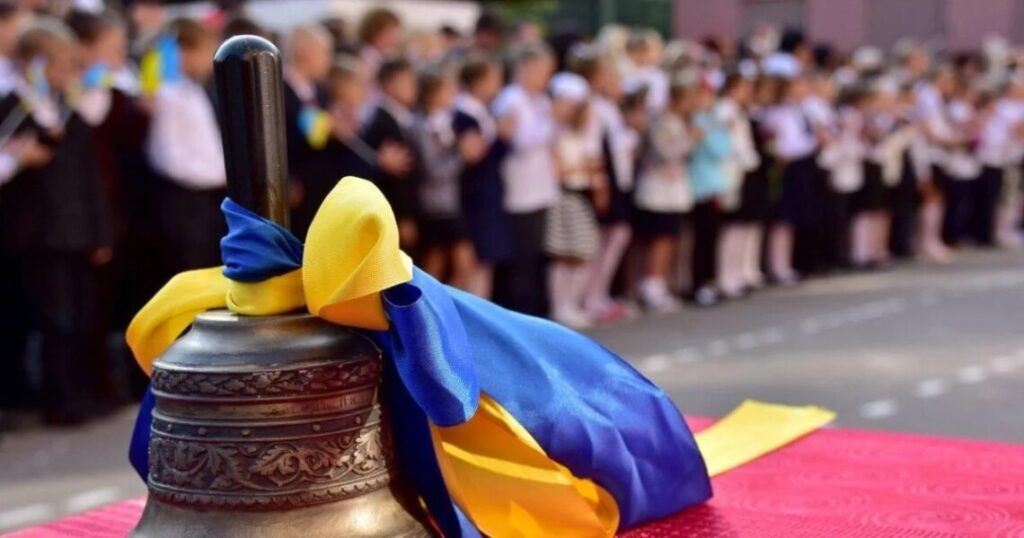 Останній дзвоник: коли в ліцеях Броварів? Останній дзвоник
