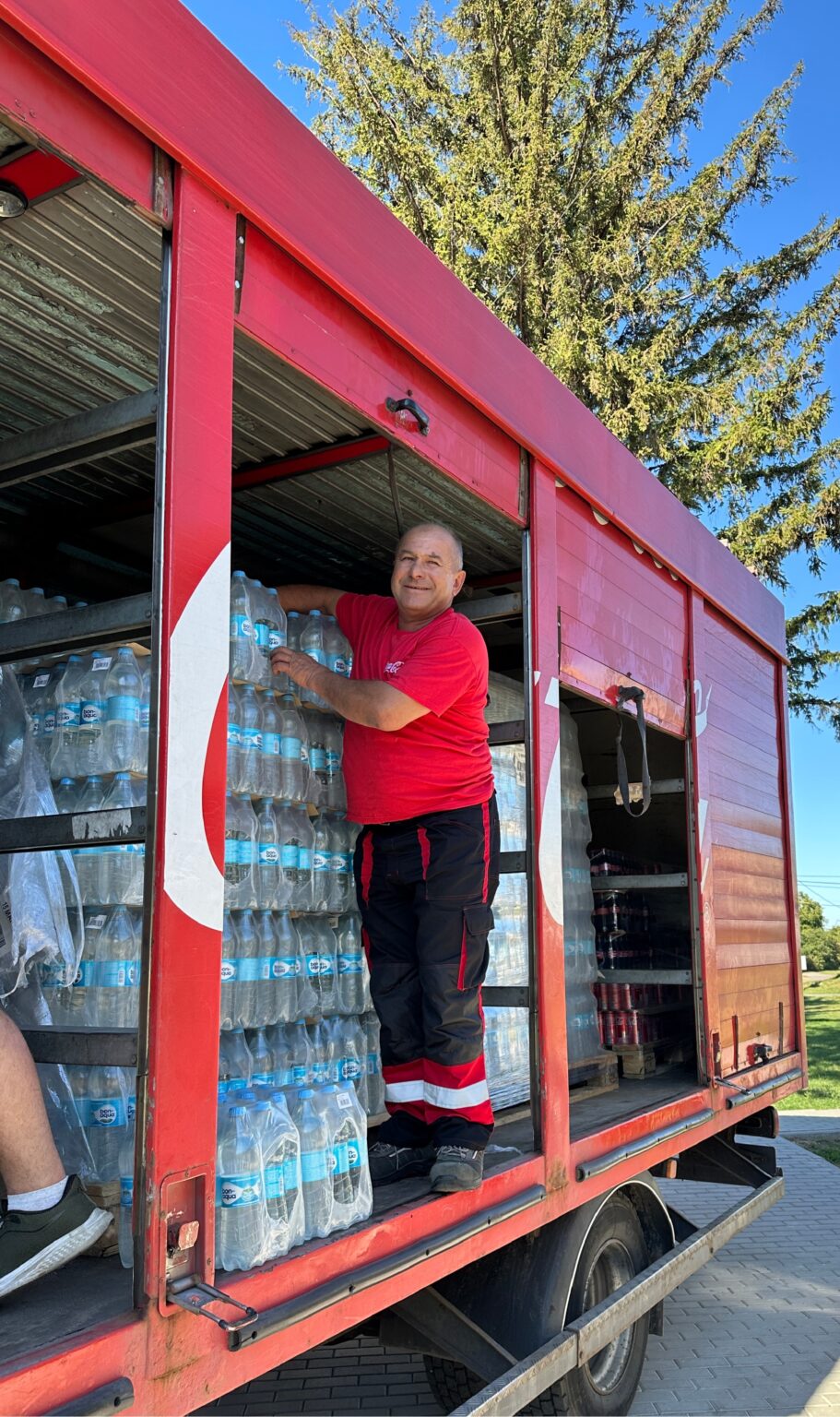 Coca-Cola надала питну воду для укриттів у всіх навчальних закладах Великодимерської ОТГ