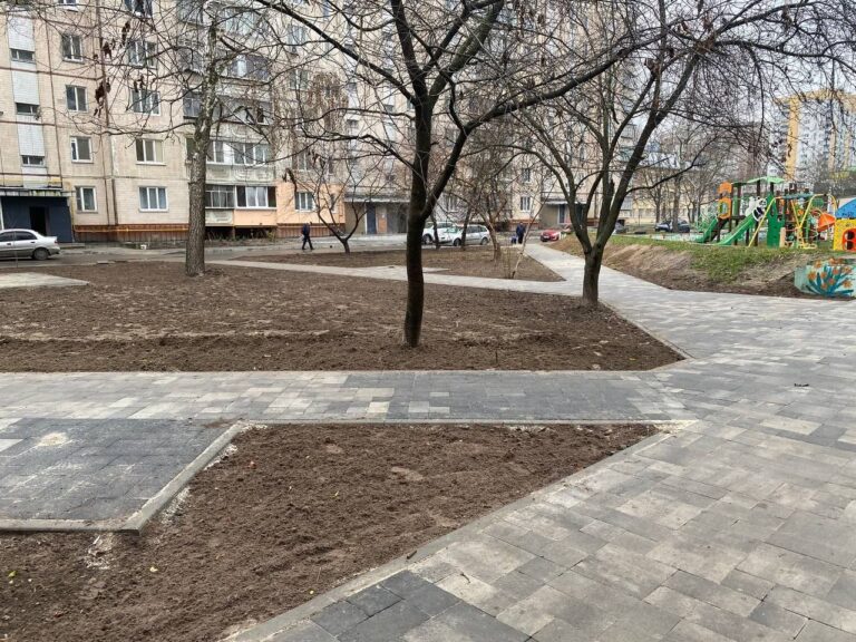 У Броварах на вул. Симона Петлюри облаштують сміттєвий майданчик за понад 100 тис. грн Петлюри 15