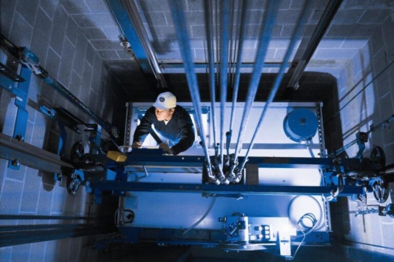 НАРЕШТІ: у Броварах на ліфти в ЖЕКівських будинках встановлюють реле Ліфт