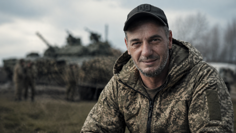 «Це плаче небо за нашими вбитими хлопцями. Зараз небо плаче, Коля, за тобою»: Бровари попрощалися з померлим Миколою Глощенюком