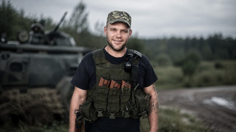 Пішов на війну добровольцем навіть попри проблеми зі здоров’ям: Бровари попрощалися із загиблим Захисником Миколою Сливою
