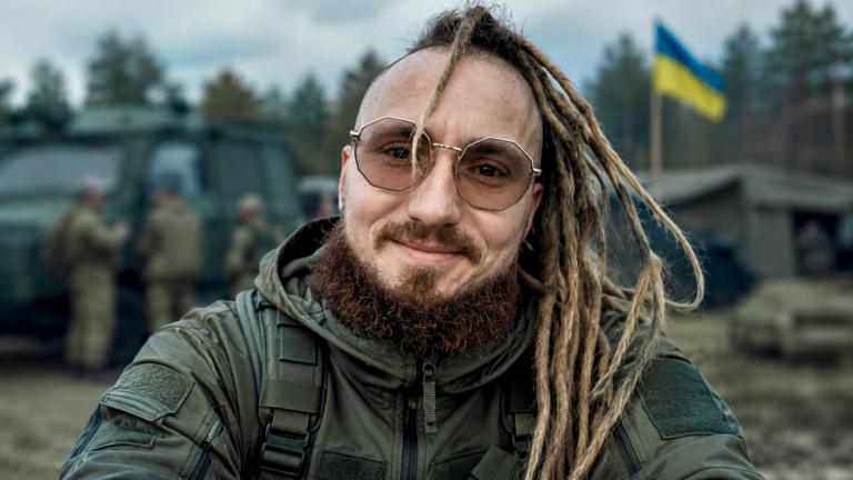 «Женя дуже любив природу, землю, тварин і мріяв жити в селі»: Бровари попрощалися із загиблим Захисником Євгеном Харченком («Азізом»)