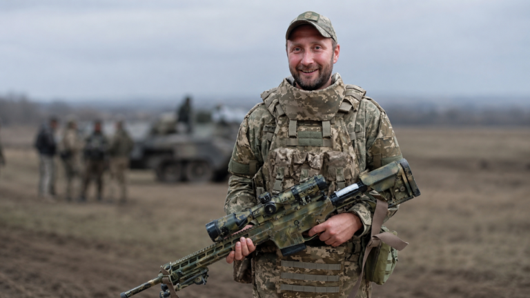 «Володя дуже радів увазі побратимів у свій день народження, бо кожен намагався поділитися з ним останнім…»: Бровари попрощалися із загиблим Захисником Володимиром Дроком