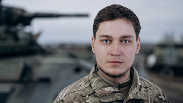 «Мій син вважав, що війна в Україні – це і його війна»: Бровари попрощалися з добровольцем із Білорусі Олександром Новіком