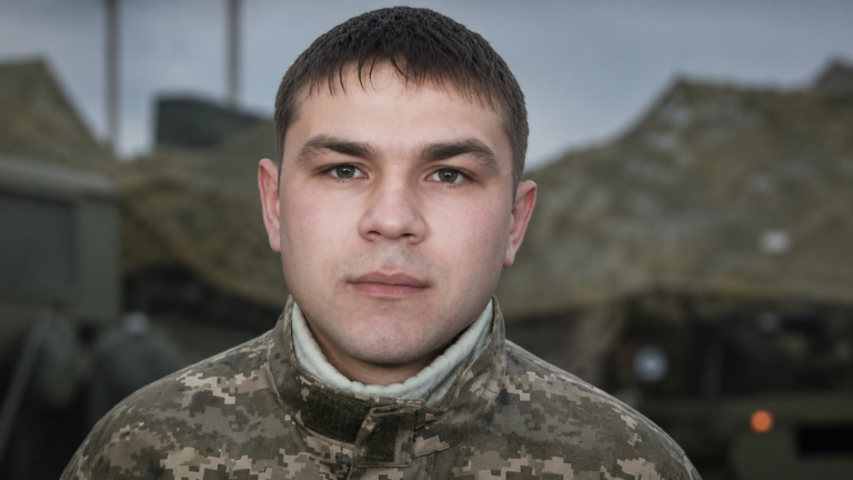 «Олександр Соболев був круглим сиротою з Бахмута»: Бровари попрощались із померлим Захисником