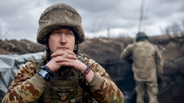 «Усі квіти в нашій квартирі – подаровані Костиком…»: Бровари попрощалися з полеглим Захисником Костянтином Коробовим