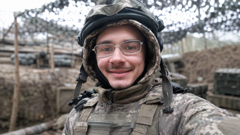 Мав бронь – інвалідність І групи, але пішов на війну: Броварська громада попрощалася із загиблим Захисником Олександром Фатєєвим