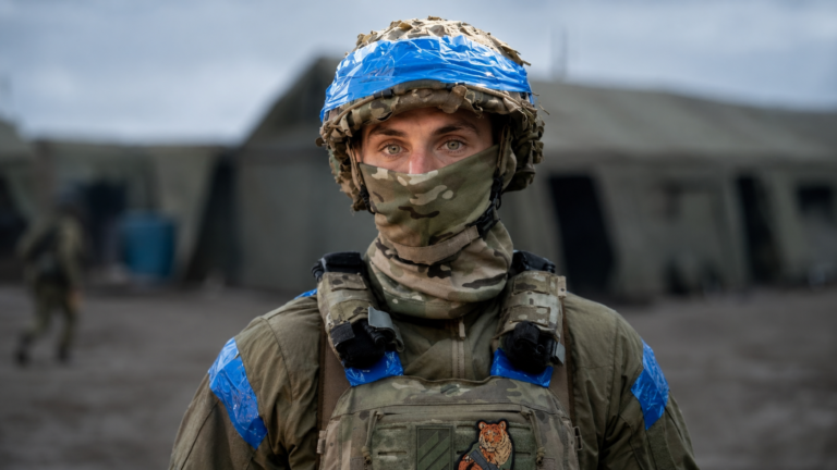 Бровари на колінах провели в останню путь полеглого Захисника Владислава Голенка
