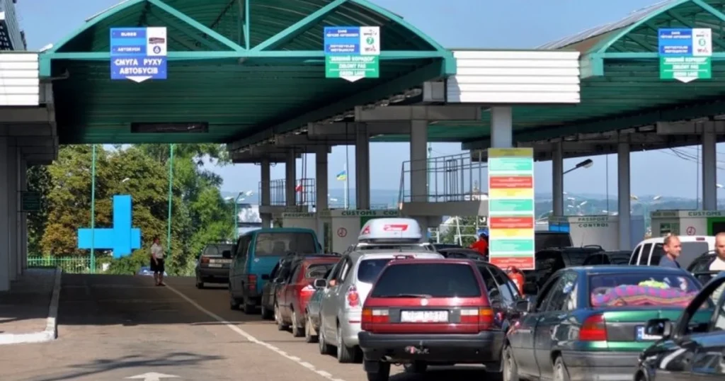 Перезмінка на кордоні: як правильно спланувати поїздку та уникнути довгих черг